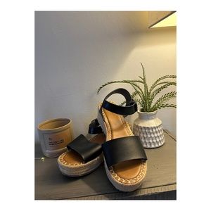 ✨strappy wedges✨